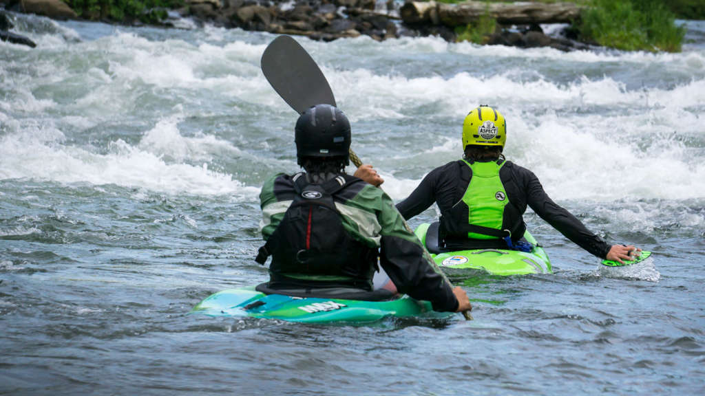 kayaking-bend-oregon-1600