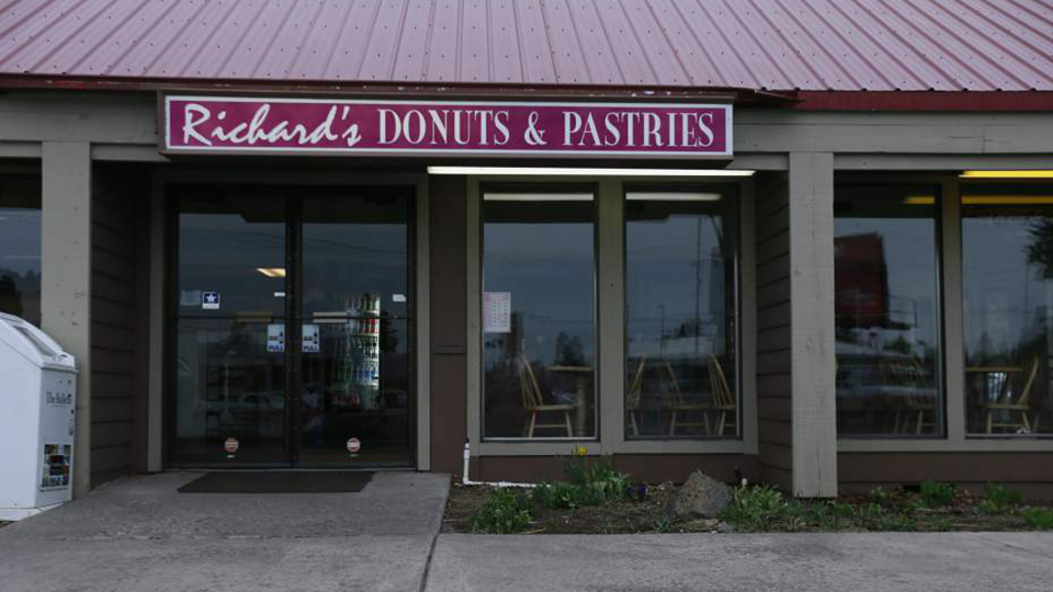 richards-donuts-and-pastries-960